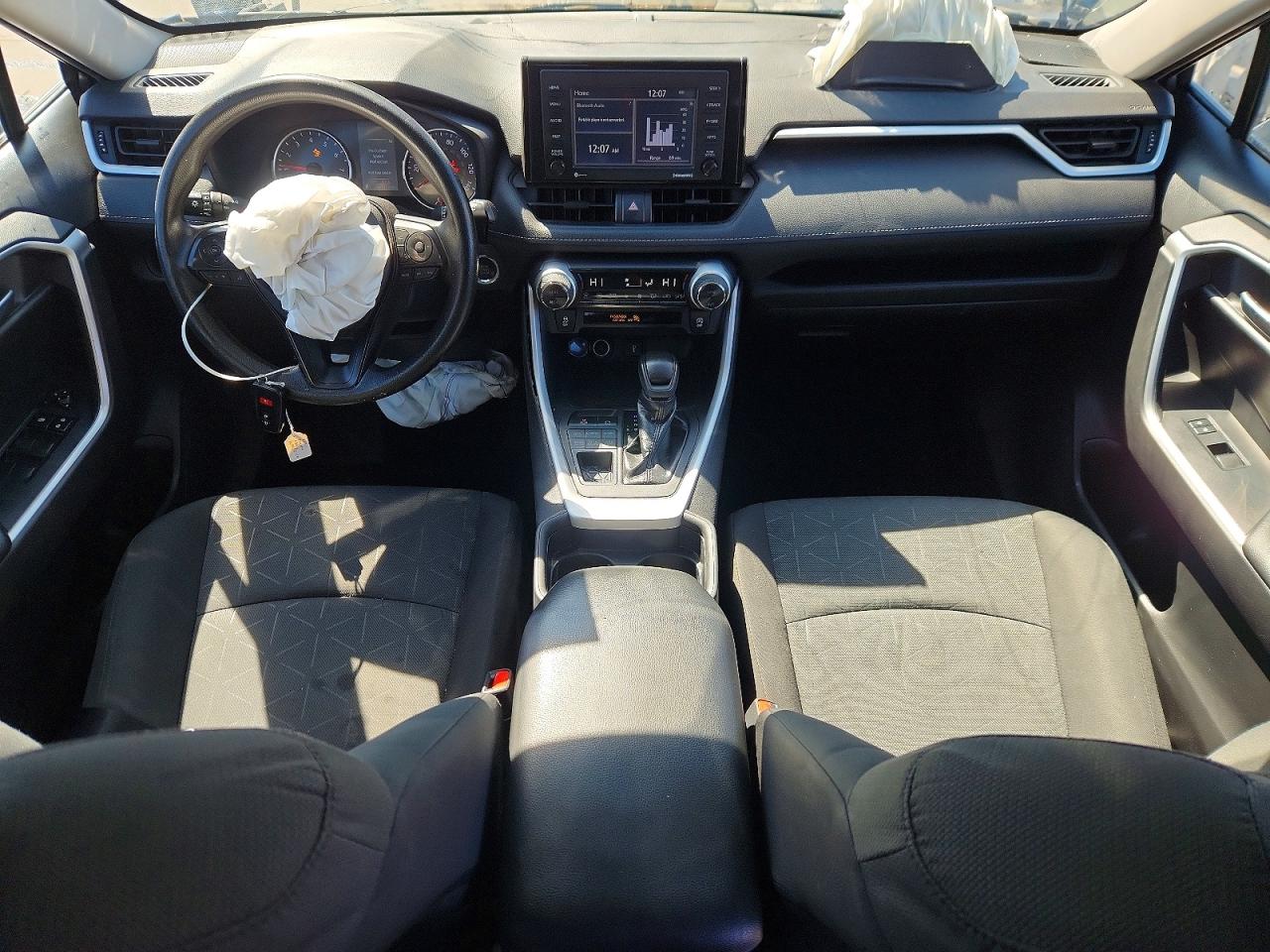 2021 TOYOTA RAV4 XLE photo 15