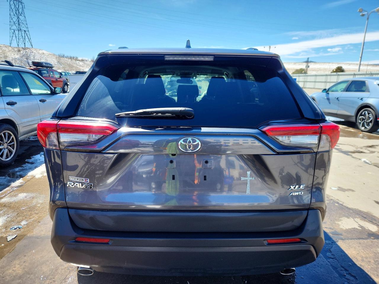 2021 TOYOTA RAV4 XLE photo 11