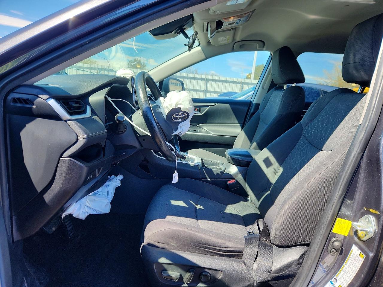 2021 TOYOTA RAV4 XLE photo 13