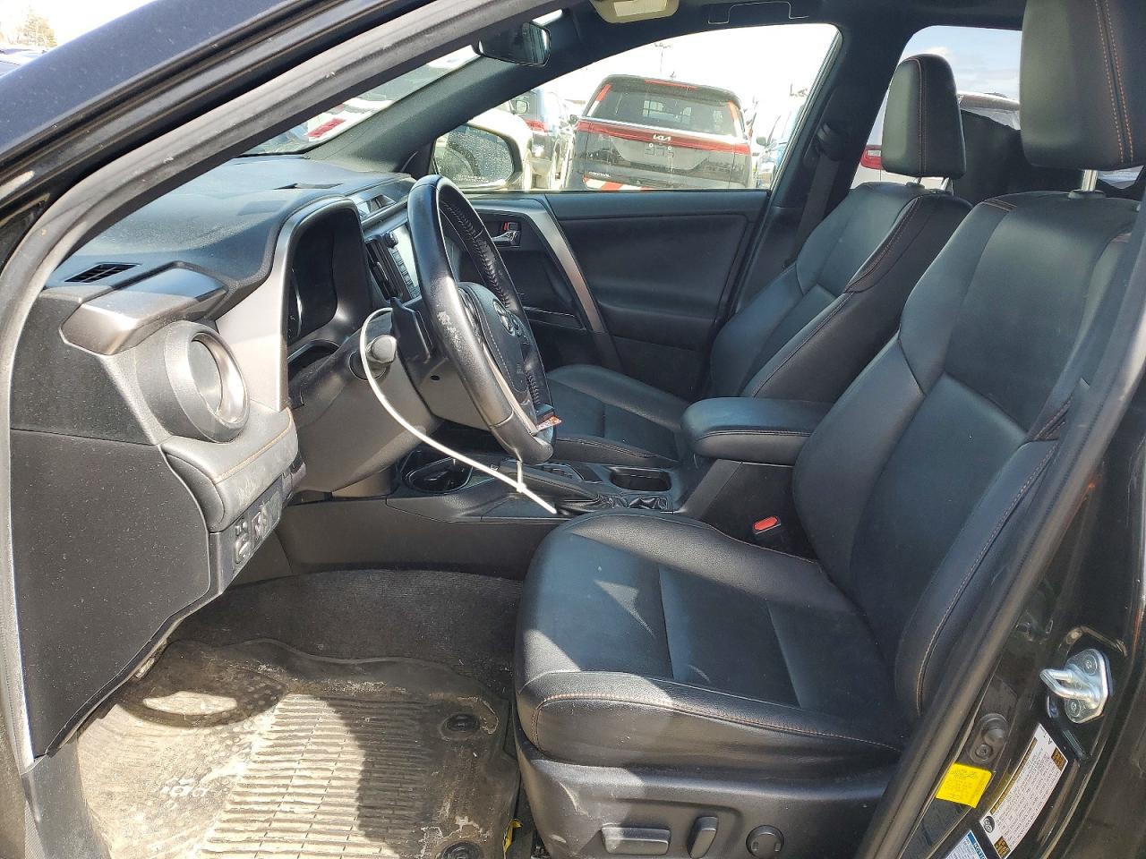 2016 TOYOTA RAV4 SE photo 19