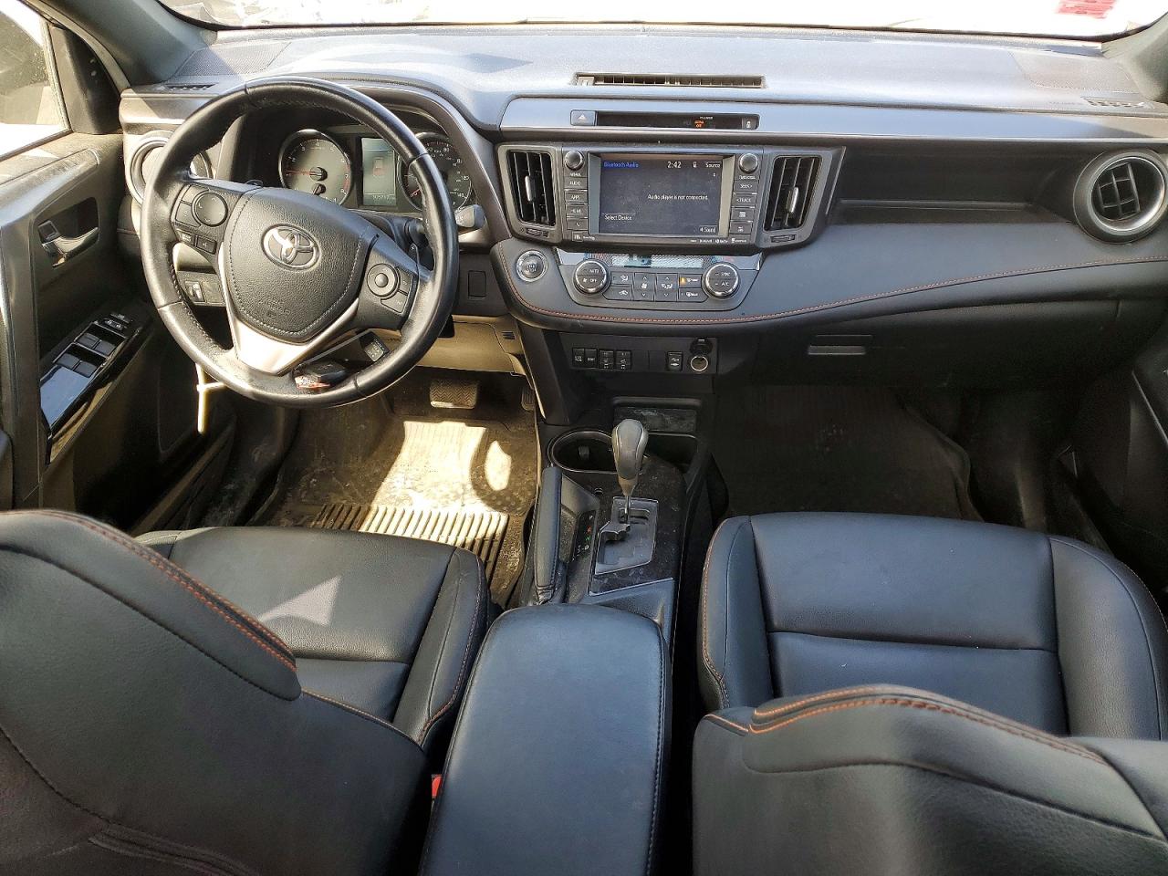 2016 TOYOTA RAV4 SE photo 22