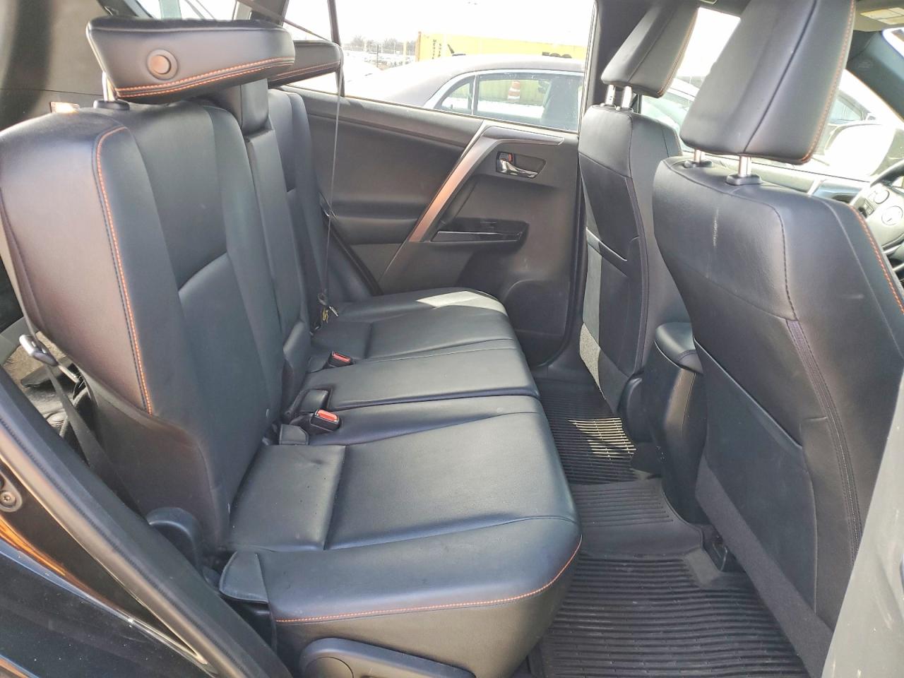 2016 TOYOTA RAV4 SE photo 28