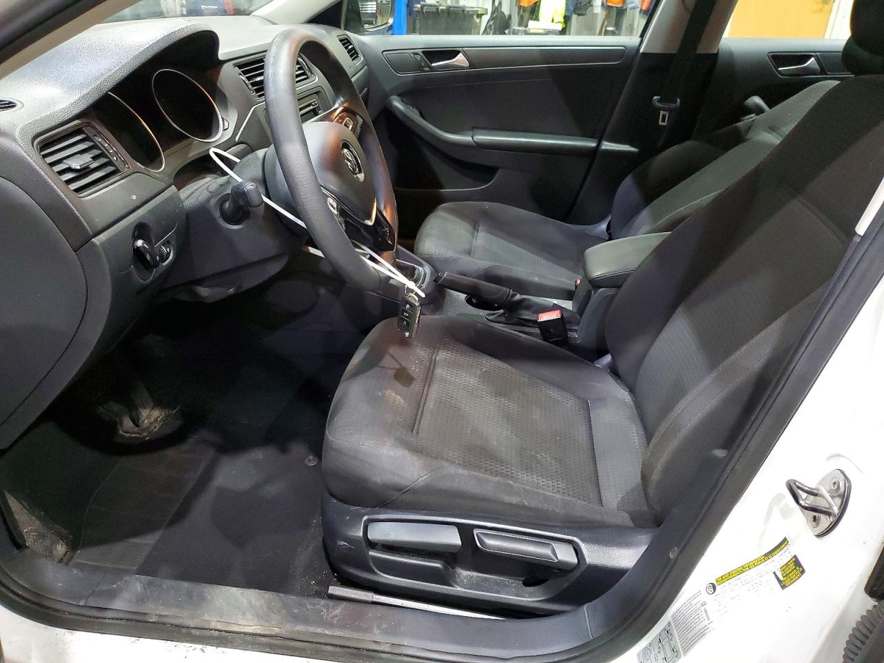 2015 VOLKSWAGEN JETTA BASE photo 13