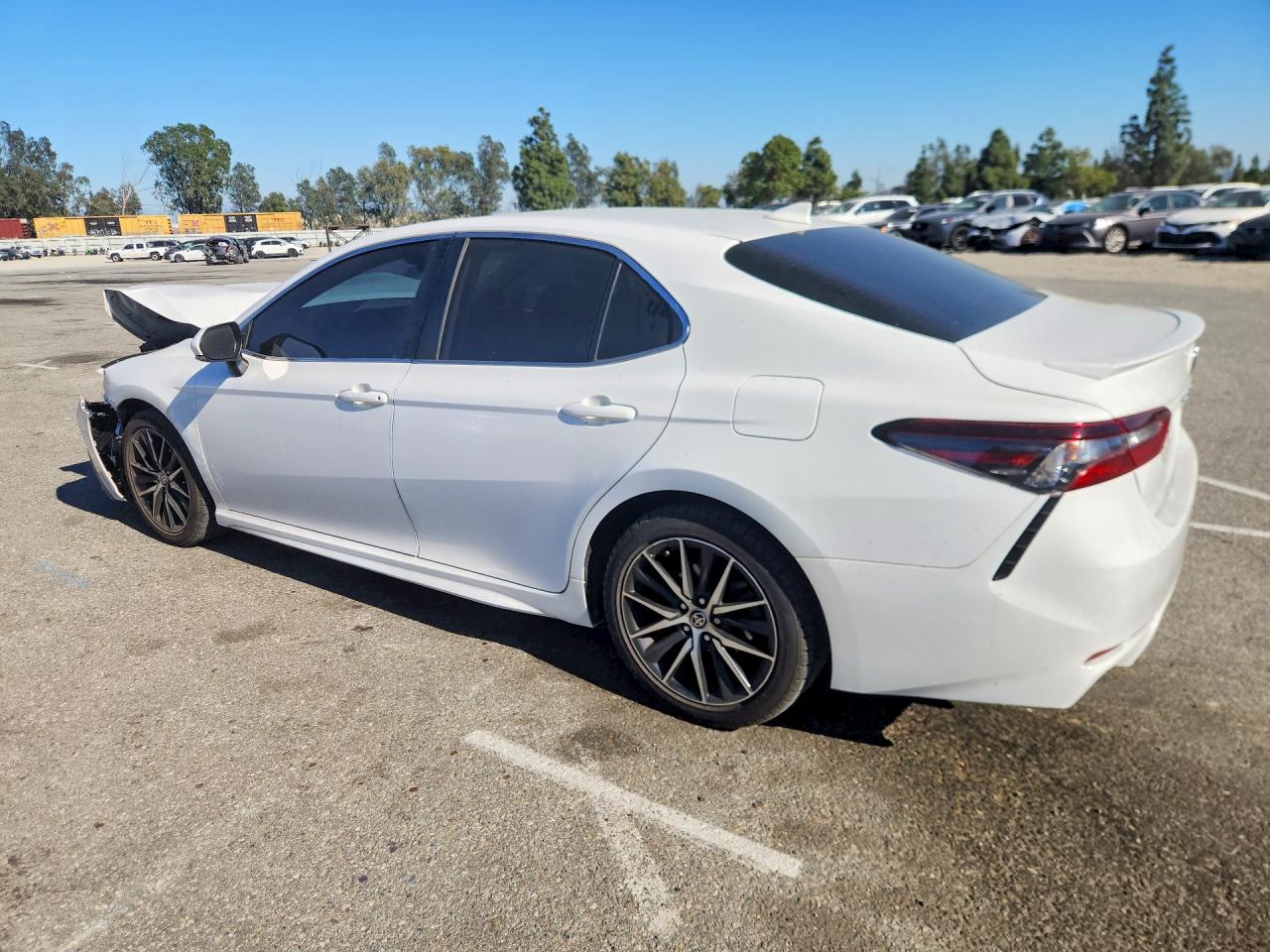 2022 TOYOTA CAMRY SE photo 3