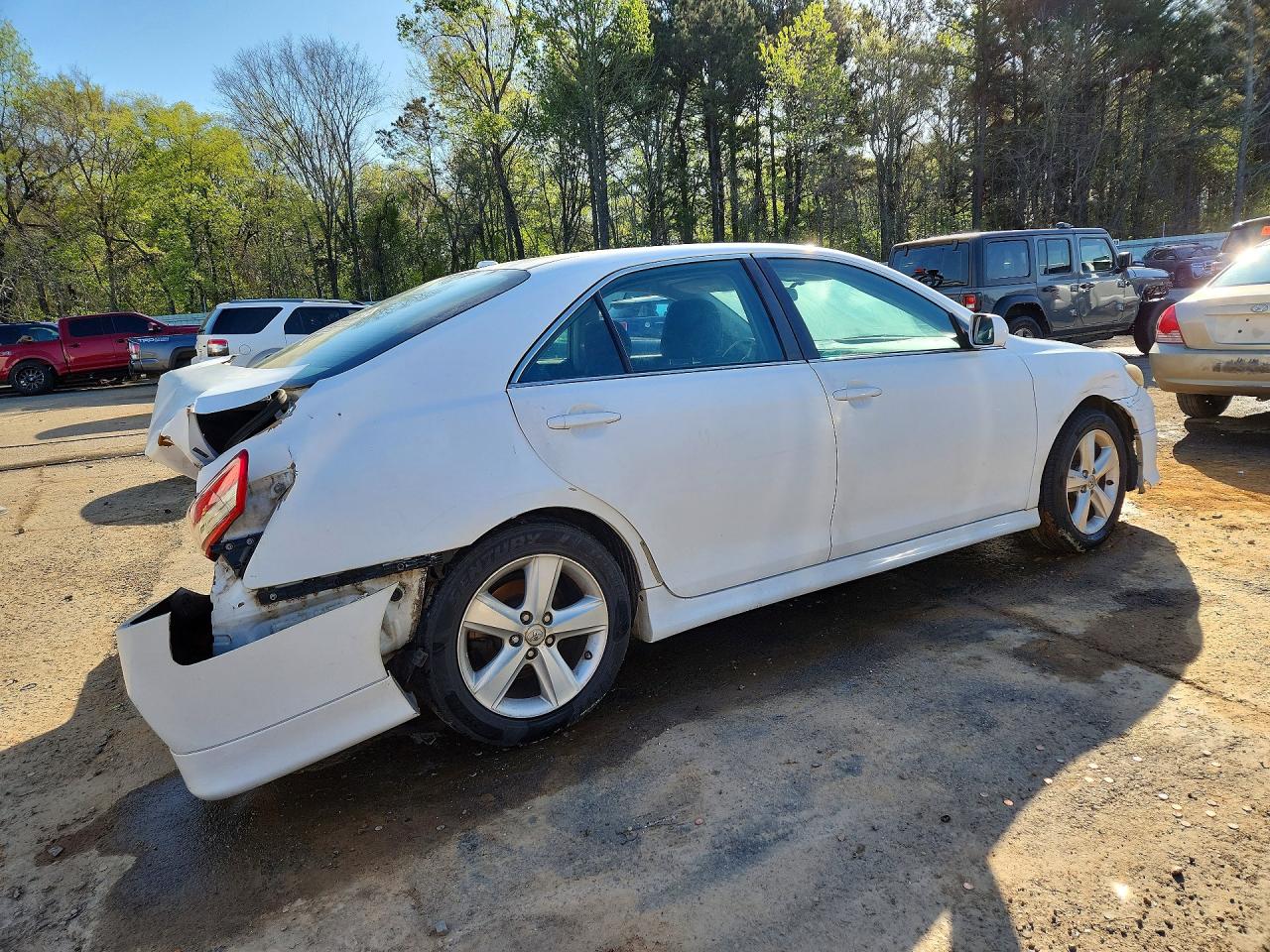 2010 TOYOTA CAMRY SE photo 5