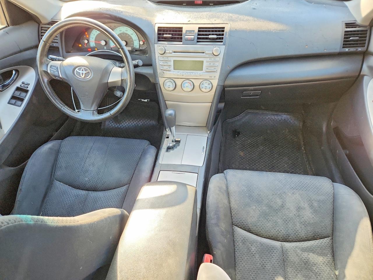 2010 TOYOTA CAMRY SE photo 15