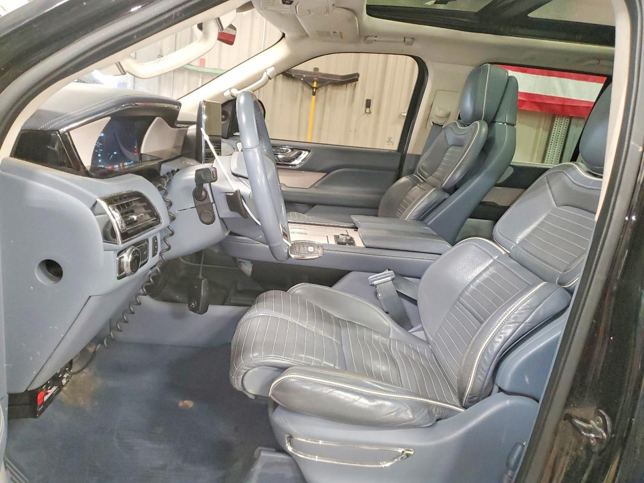 2020 LINCOLN NAVIGATOR L BLACK LABEL photo 13