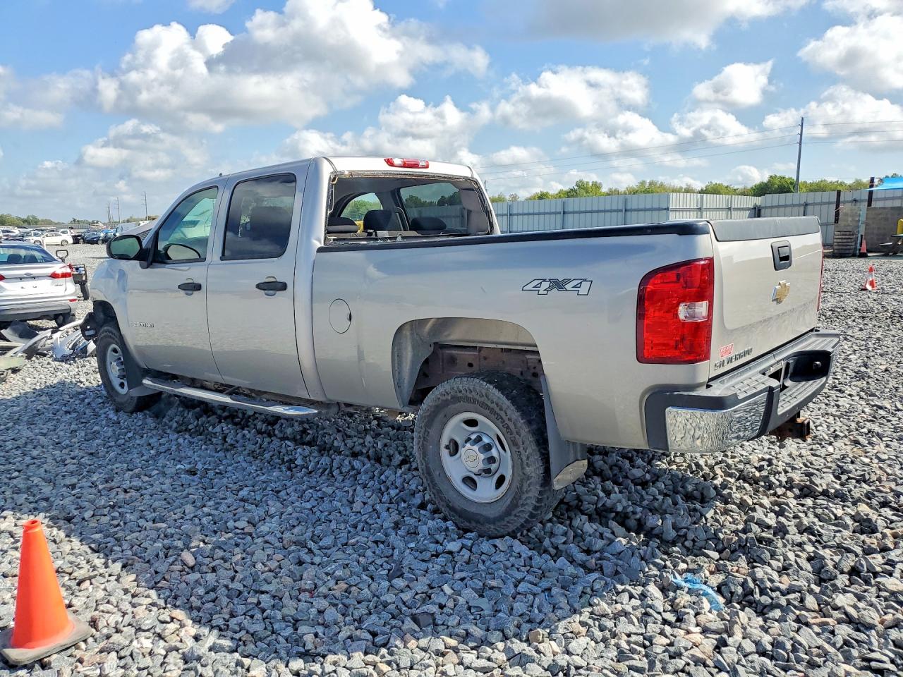 2009 CHEVROLET SILVERADO K2500 HEAVY DUTY photo 3