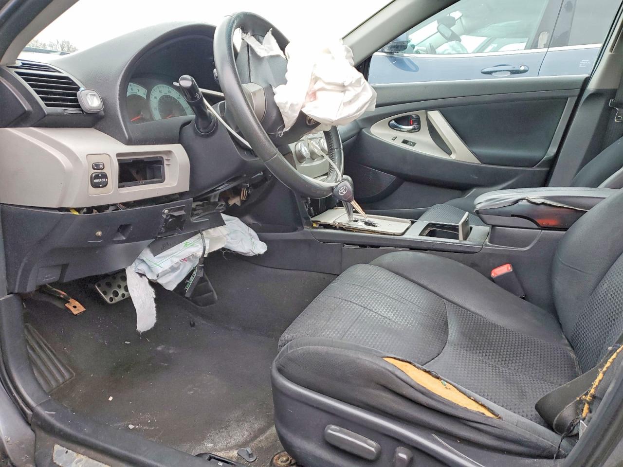 2011 TOYOTA CAMRY SE photo 7