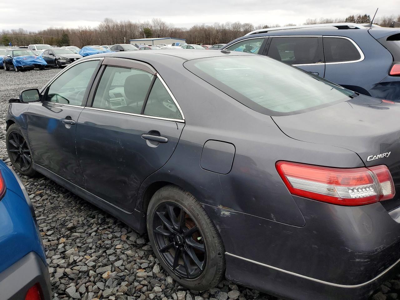 2011 TOYOTA CAMRY SE photo 2