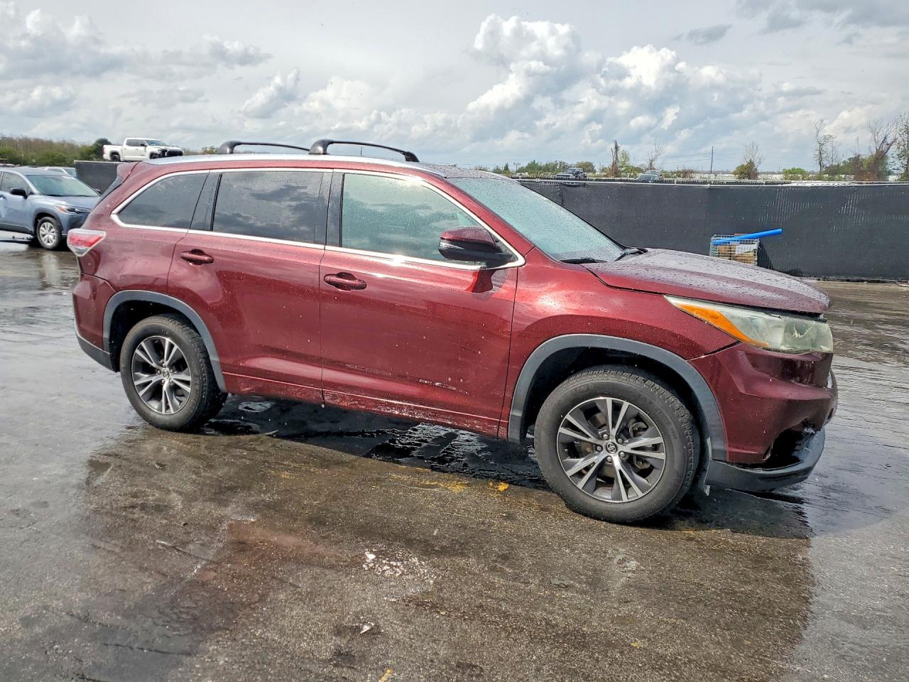 2016 TOYOTA HIGHLANDER XLE photo 7