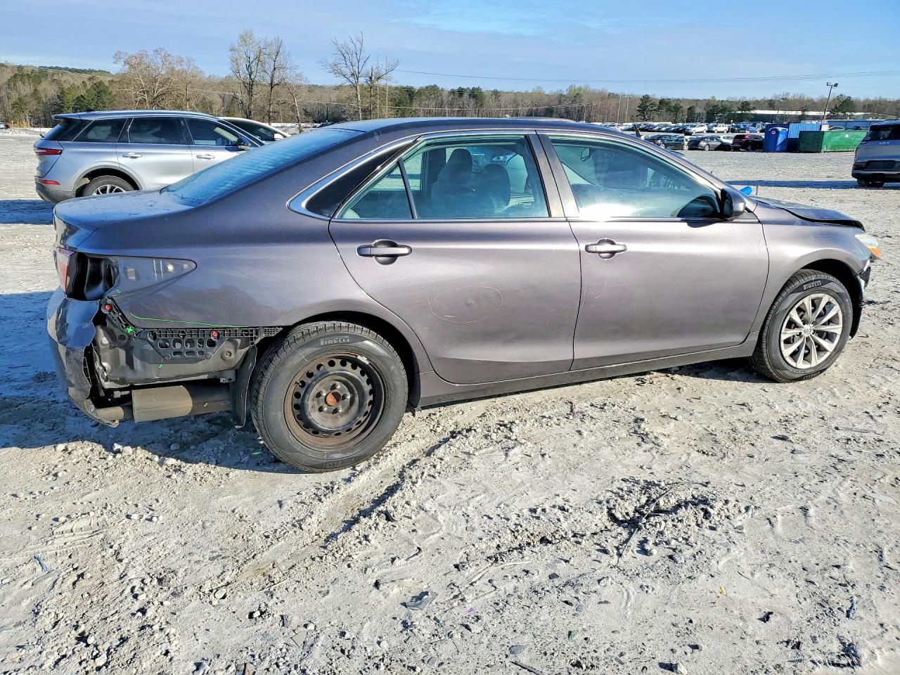 2016 TOYOTA CAMRY LE photo 3