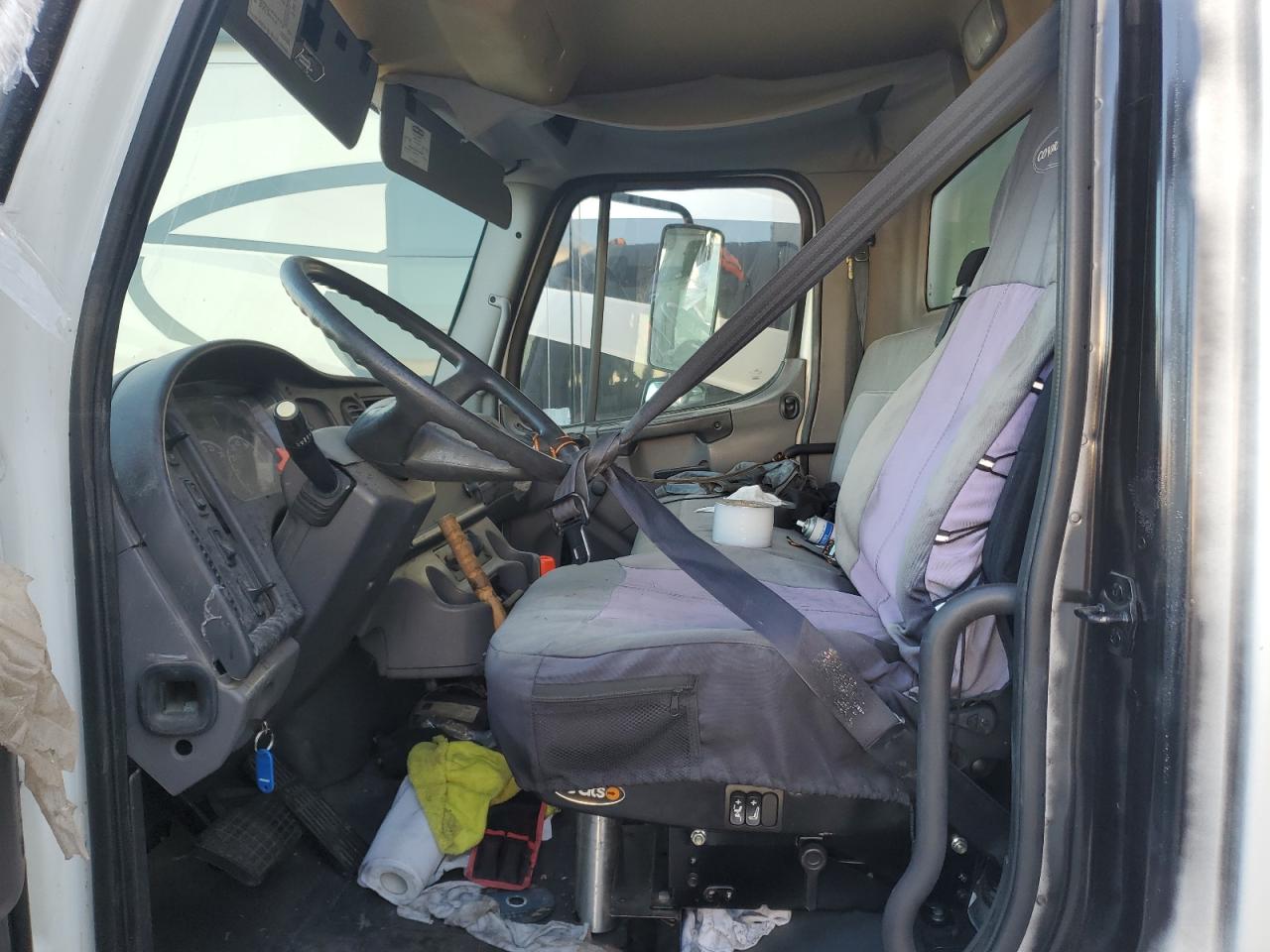 2005 FREIGHTLINER BUSINESS CLASS M2 BOX TRUCK photo 13