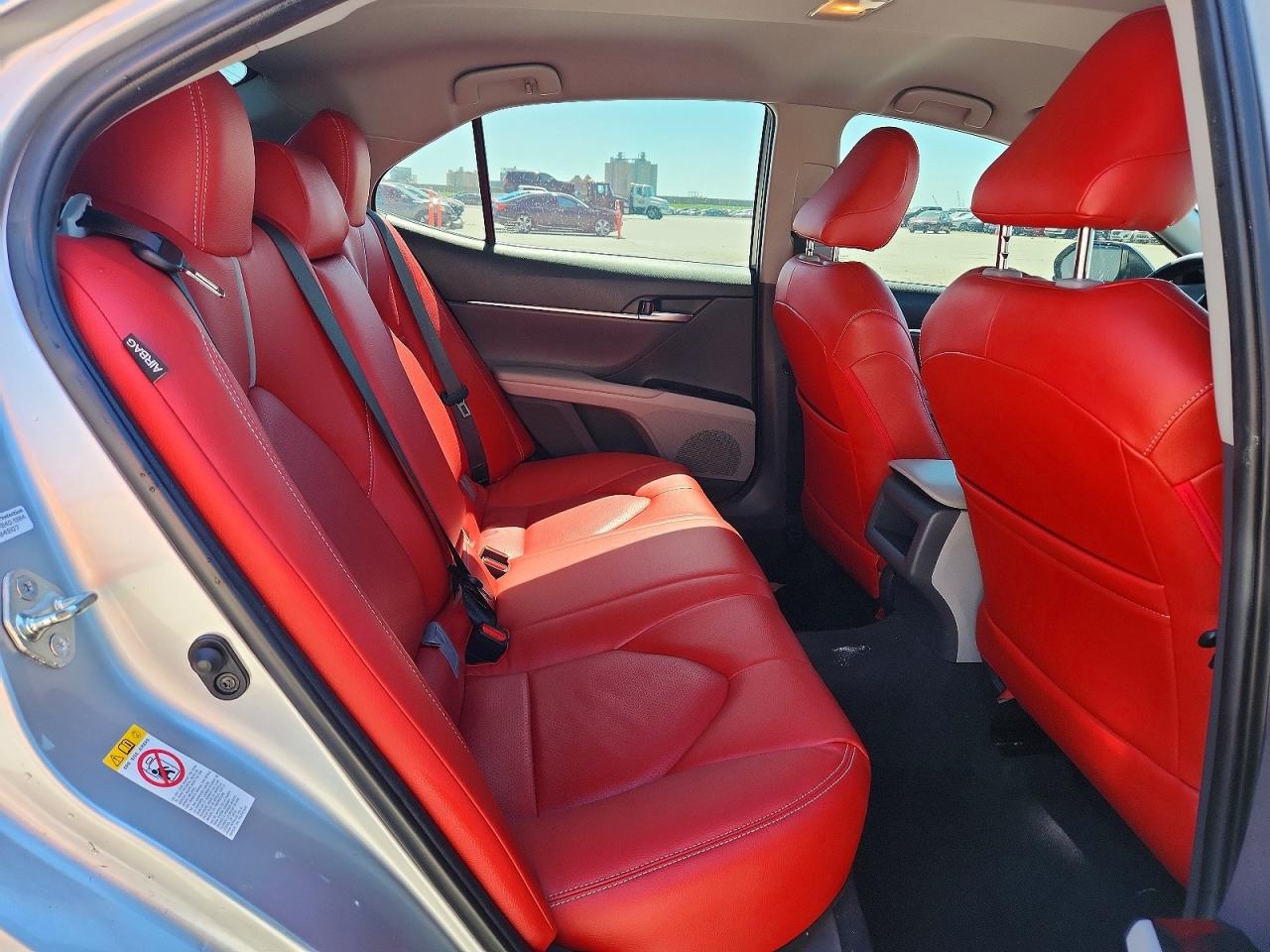 2018 TOYOTA CAMRY SE photo 19