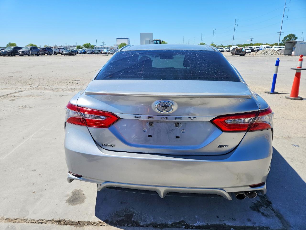 2018 TOYOTA CAMRY SE photo 11