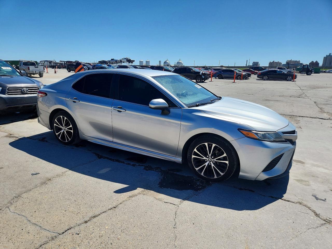 2018 TOYOTA CAMRY SE photo 7