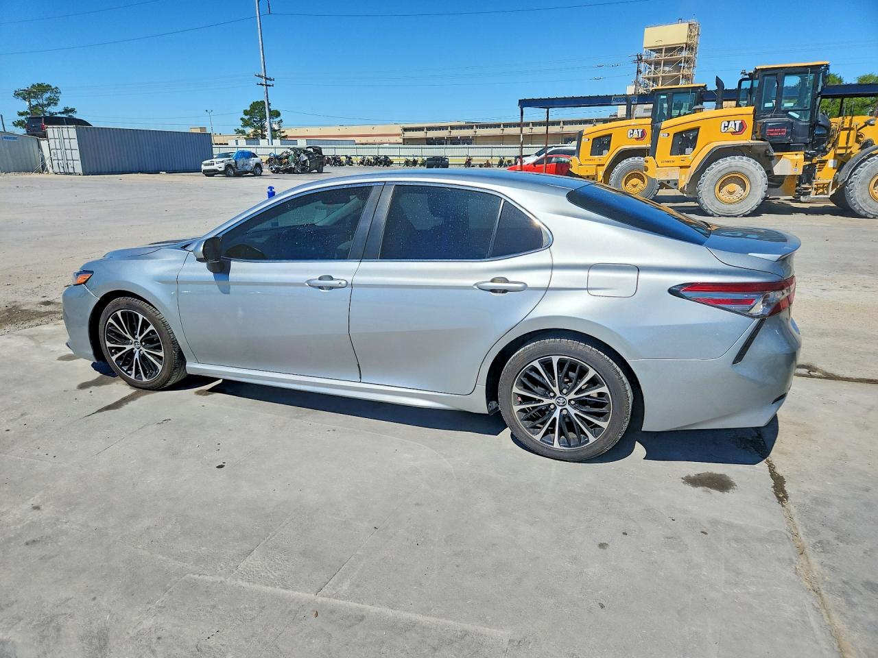 2018 TOYOTA CAMRY SE photo 3
