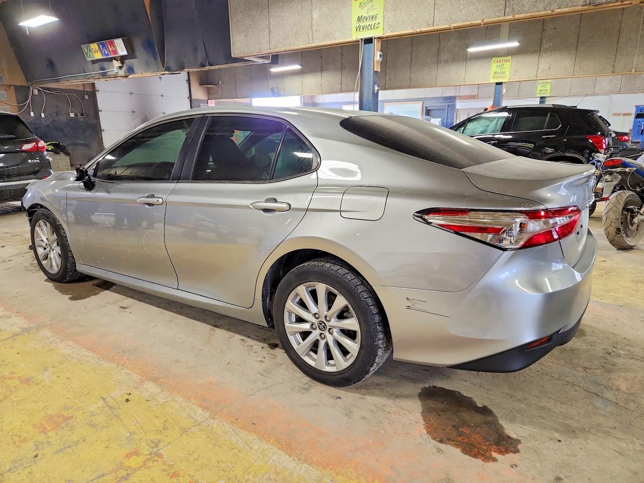 2018 TOYOTA CAMRY LE photo 3