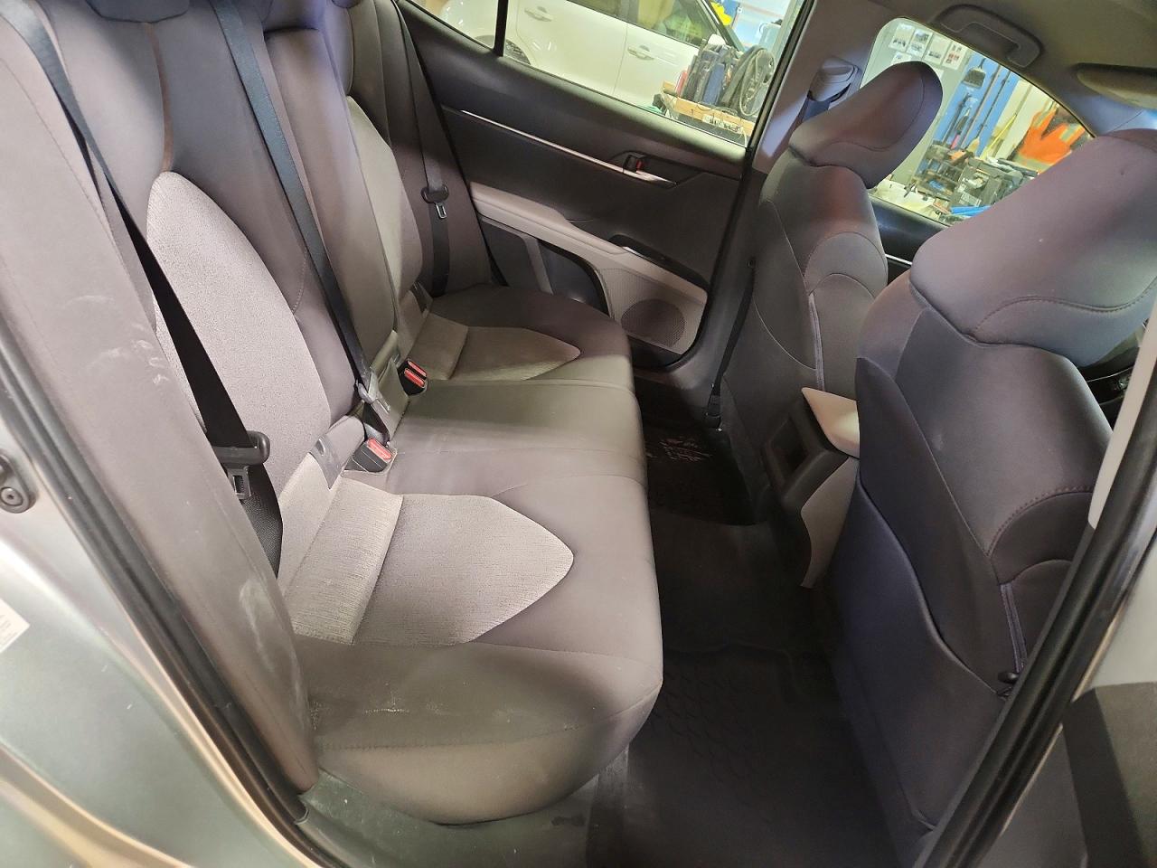 2018 TOYOTA CAMRY LE photo 19