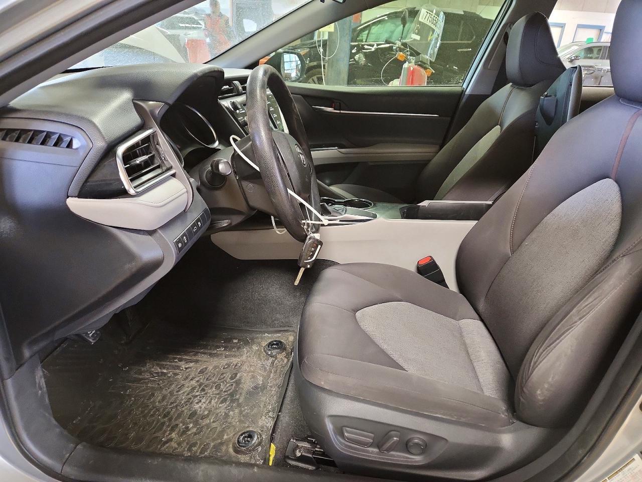 2018 TOYOTA CAMRY LE photo 13