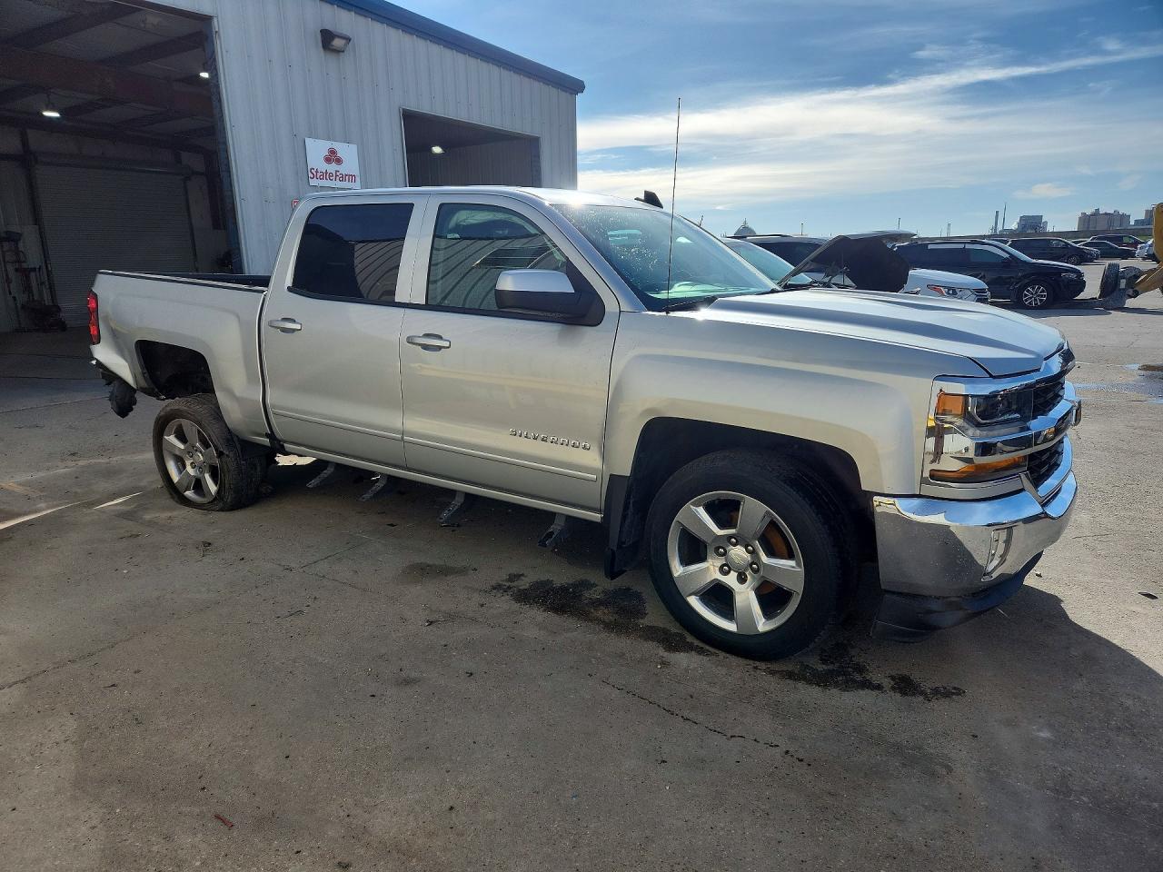 2017 CHEVROLET SILVERADO C1500 LT photo 4