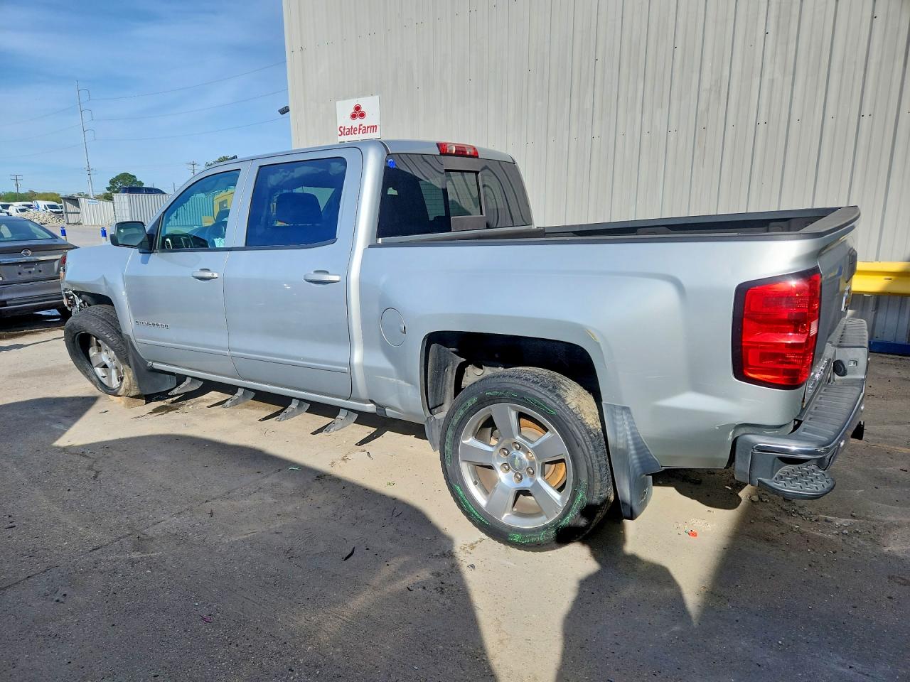 2017 CHEVROLET SILVERADO C1500 LT photo 2