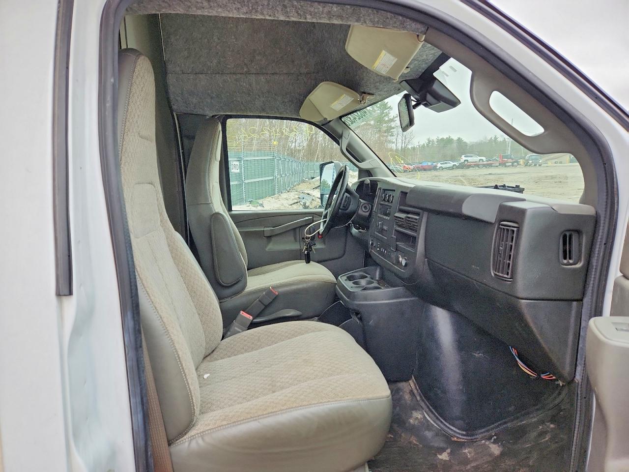 2021 CHEVROLET EXPRESS DELIVERY TRUCK photo 21