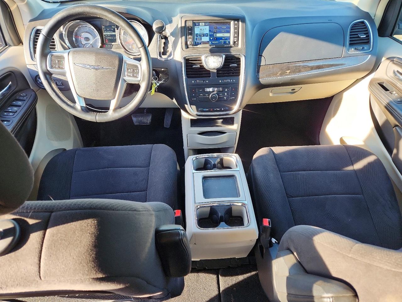 2011 CHRYSLER TOWN & COUNTRY TOURING photo 15
