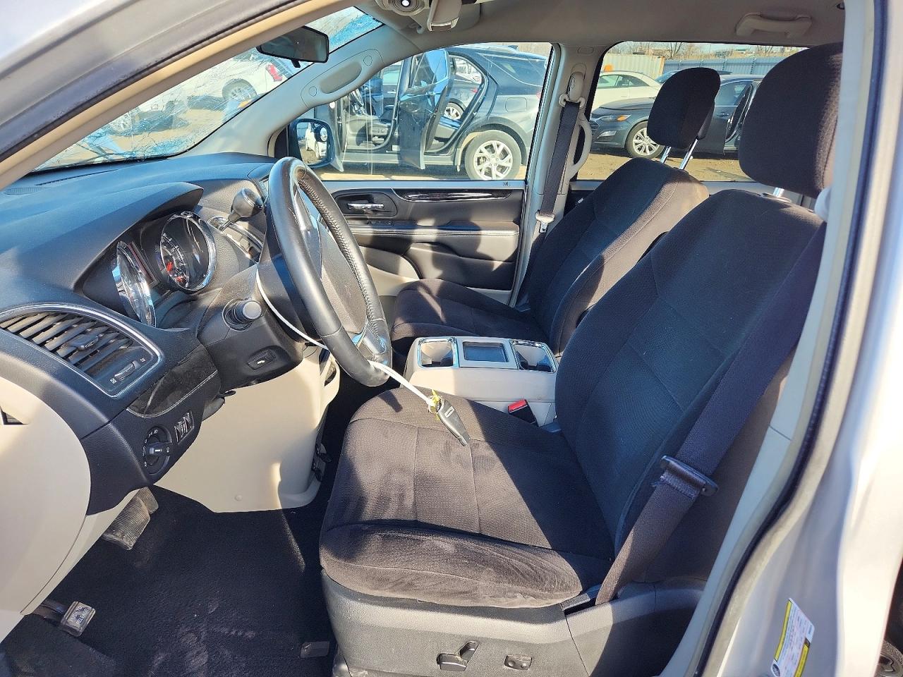 2011 CHRYSLER TOWN & COUNTRY TOURING photo 13