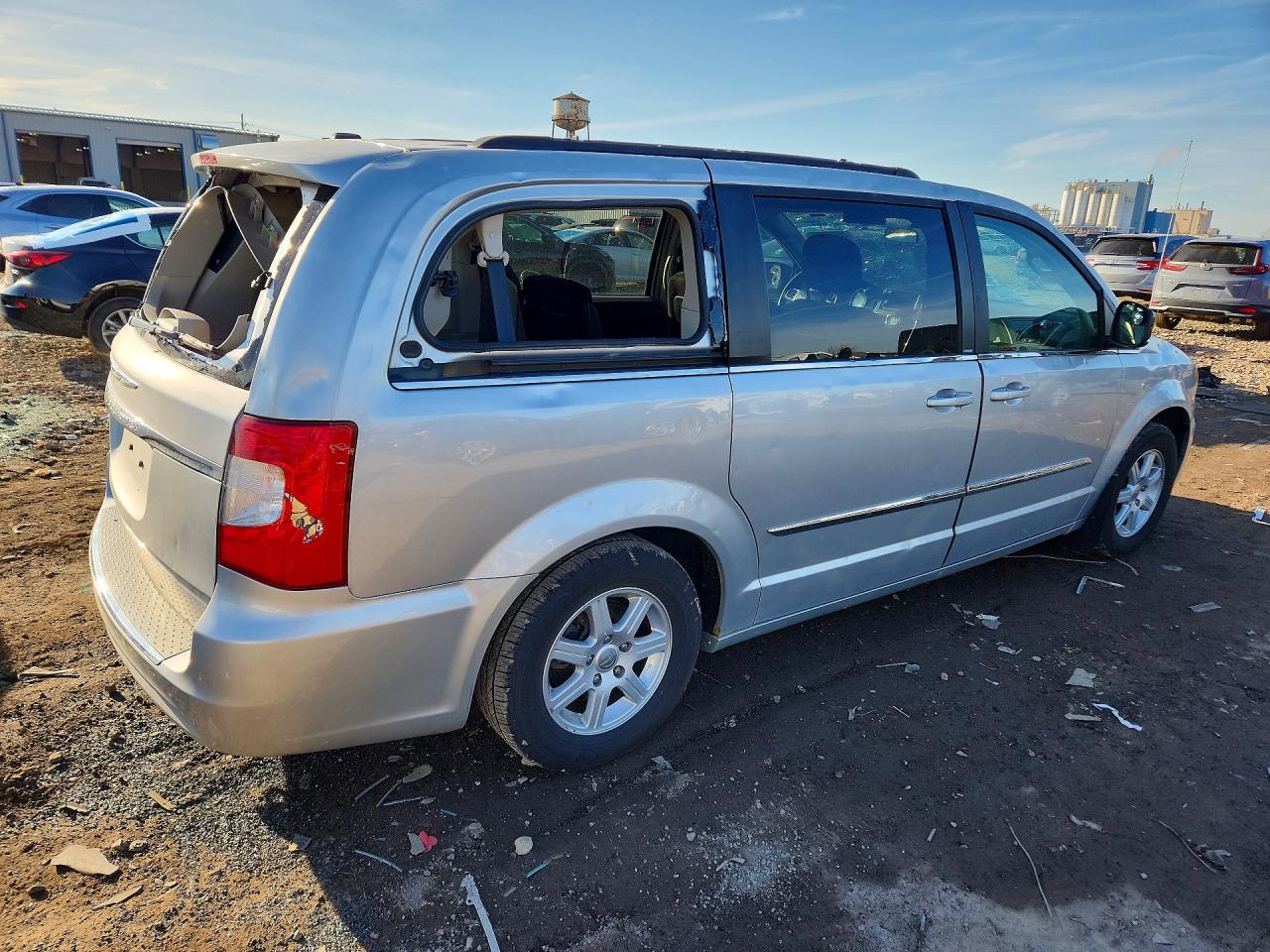 2011 CHRYSLER TOWN & COUNTRY TOURING photo 5