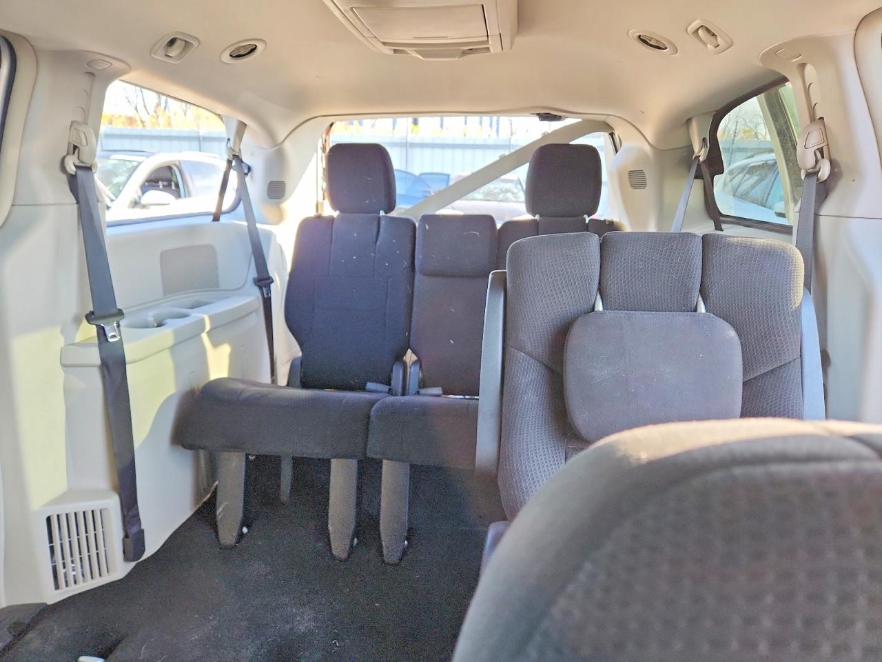 2011 CHRYSLER TOWN & COUNTRY TOURING photo 19