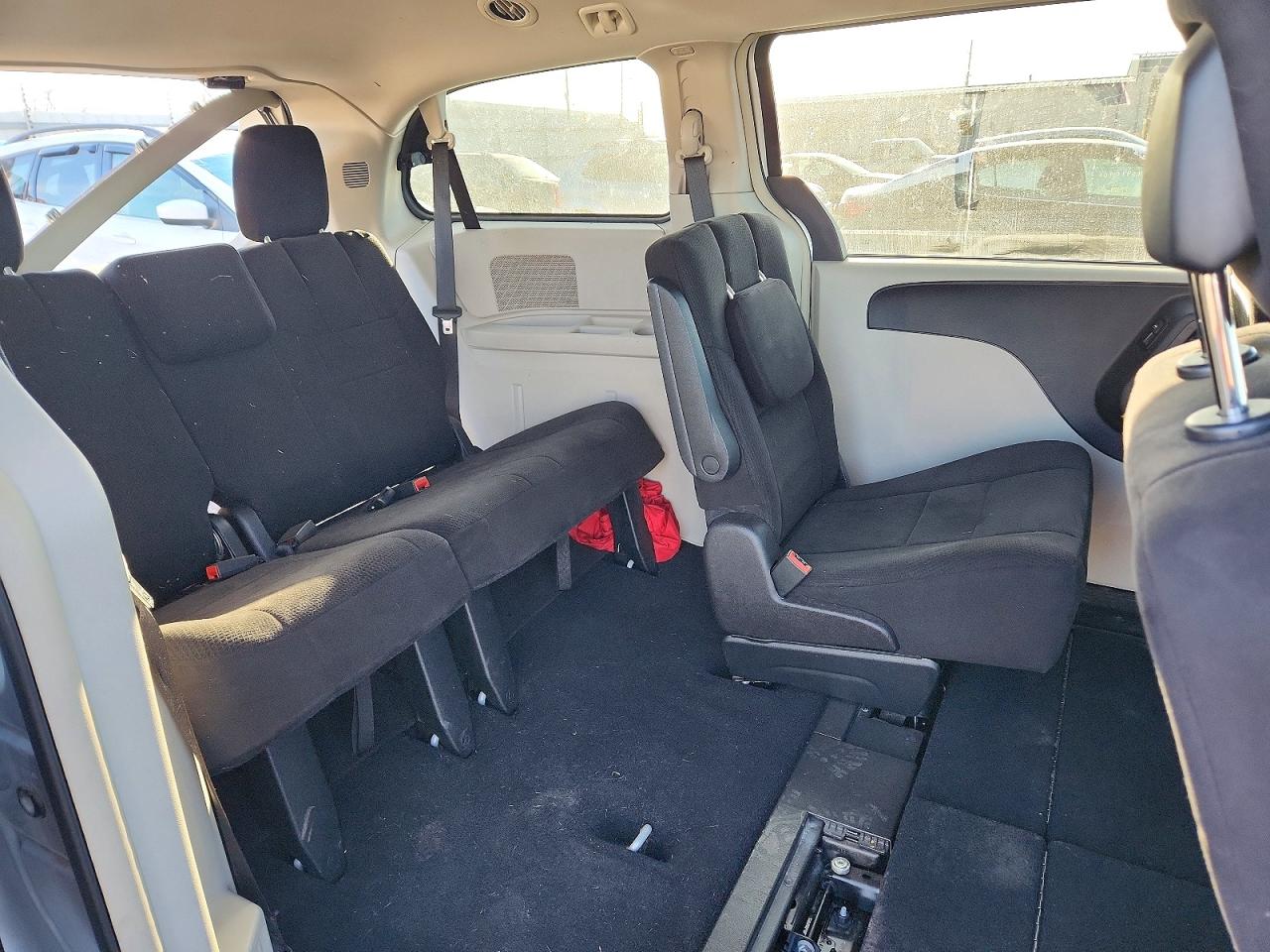 2011 CHRYSLER TOWN & COUNTRY TOURING photo 21