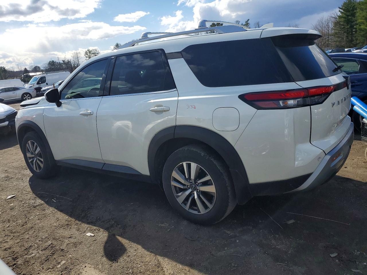 2023 NISSAN PATHFINDER SL photo 3