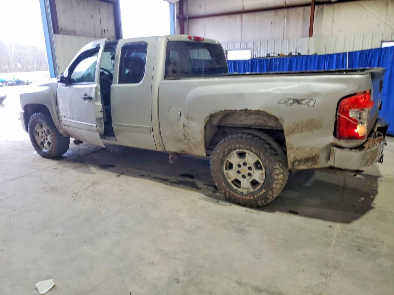 2010 CHEVROLET SILVERADO K1500 LT photo 2