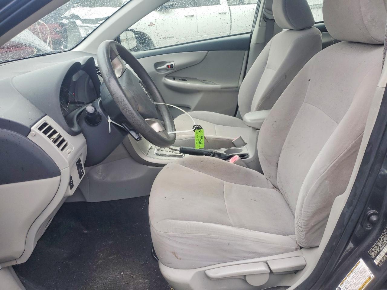 2011 TOYOTA COROLLA LE photo 13
