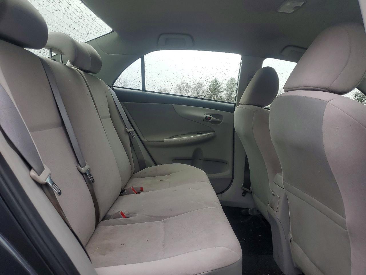 2011 TOYOTA COROLLA LE photo 19