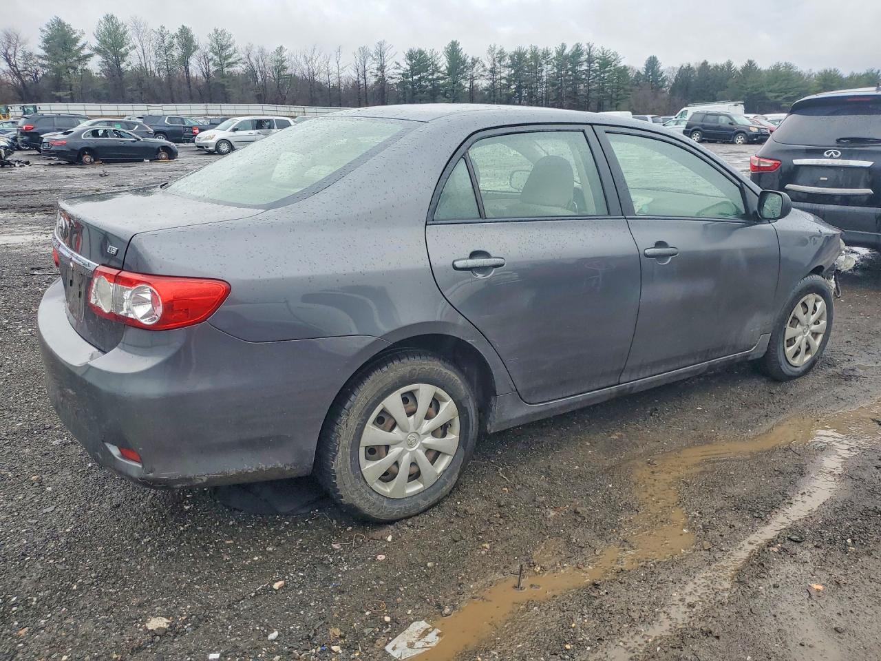 2011 TOYOTA COROLLA LE photo 5
