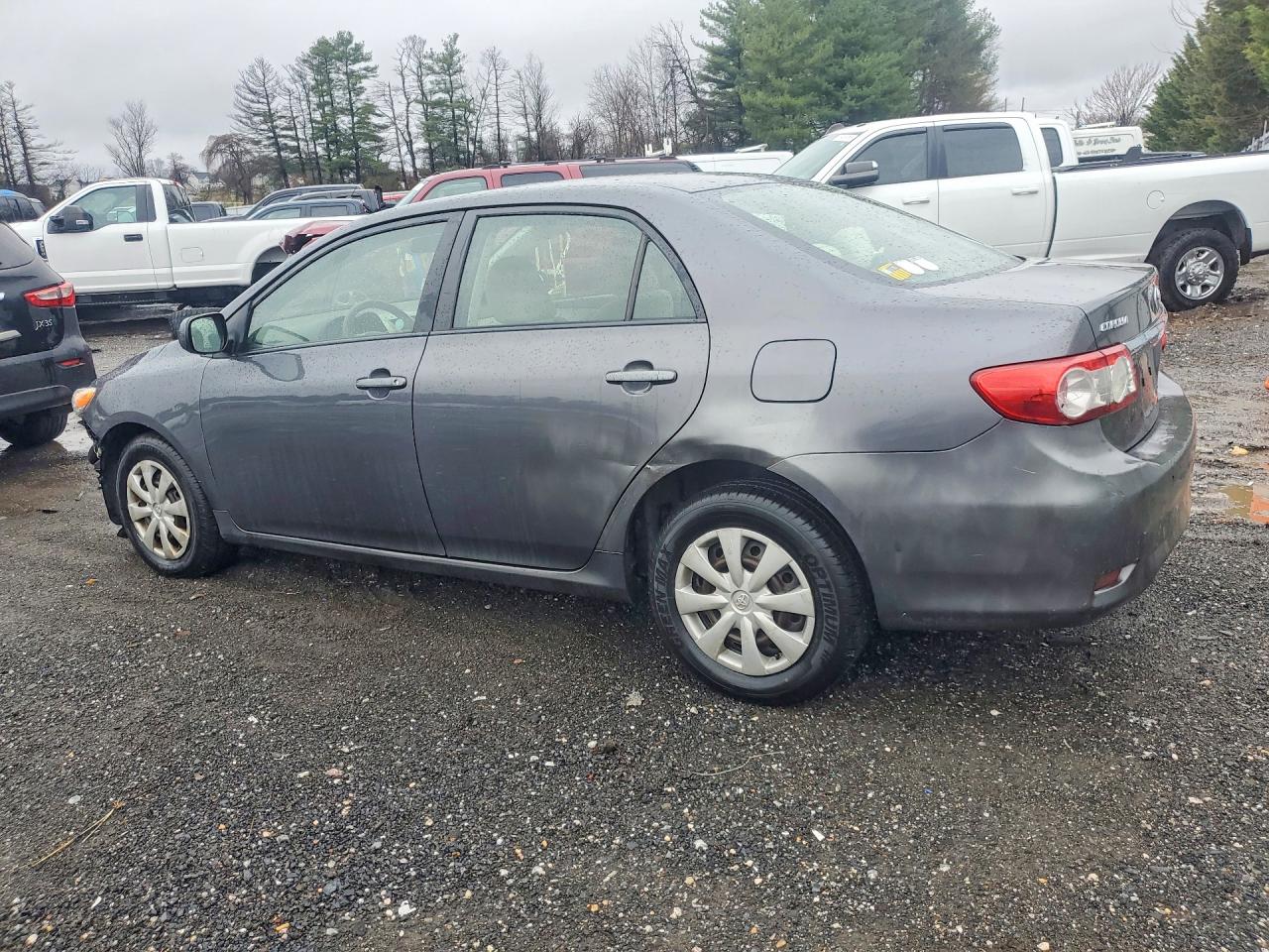 2011 TOYOTA COROLLA LE photo 3