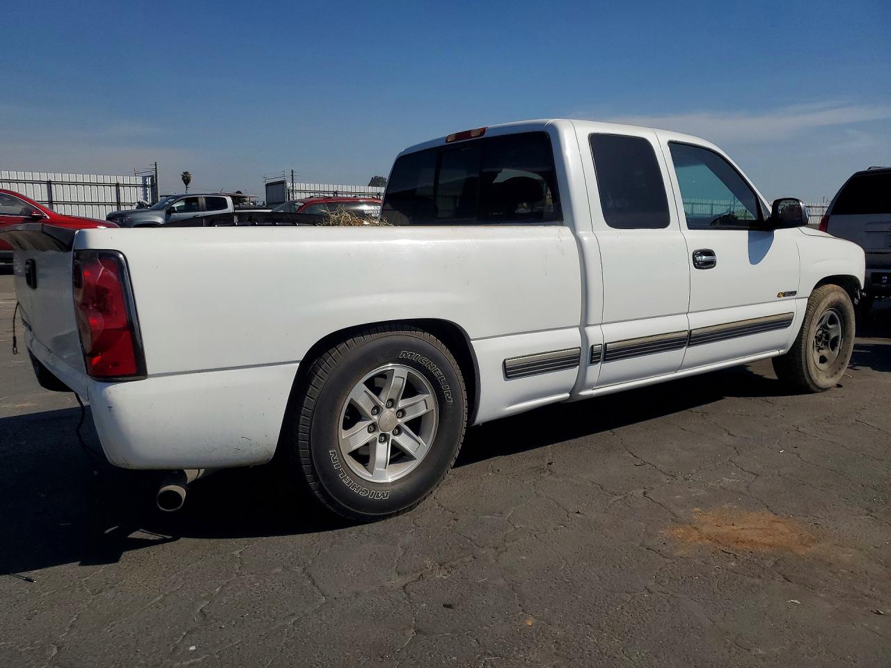 2002 CHEVROLET SILVERADO C1500 photo 5