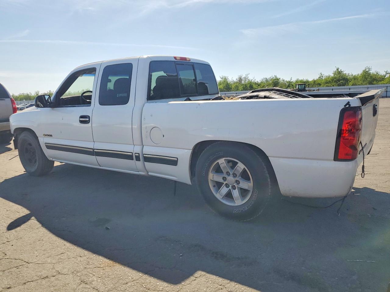 2002 CHEVROLET SILVERADO C1500 photo 3