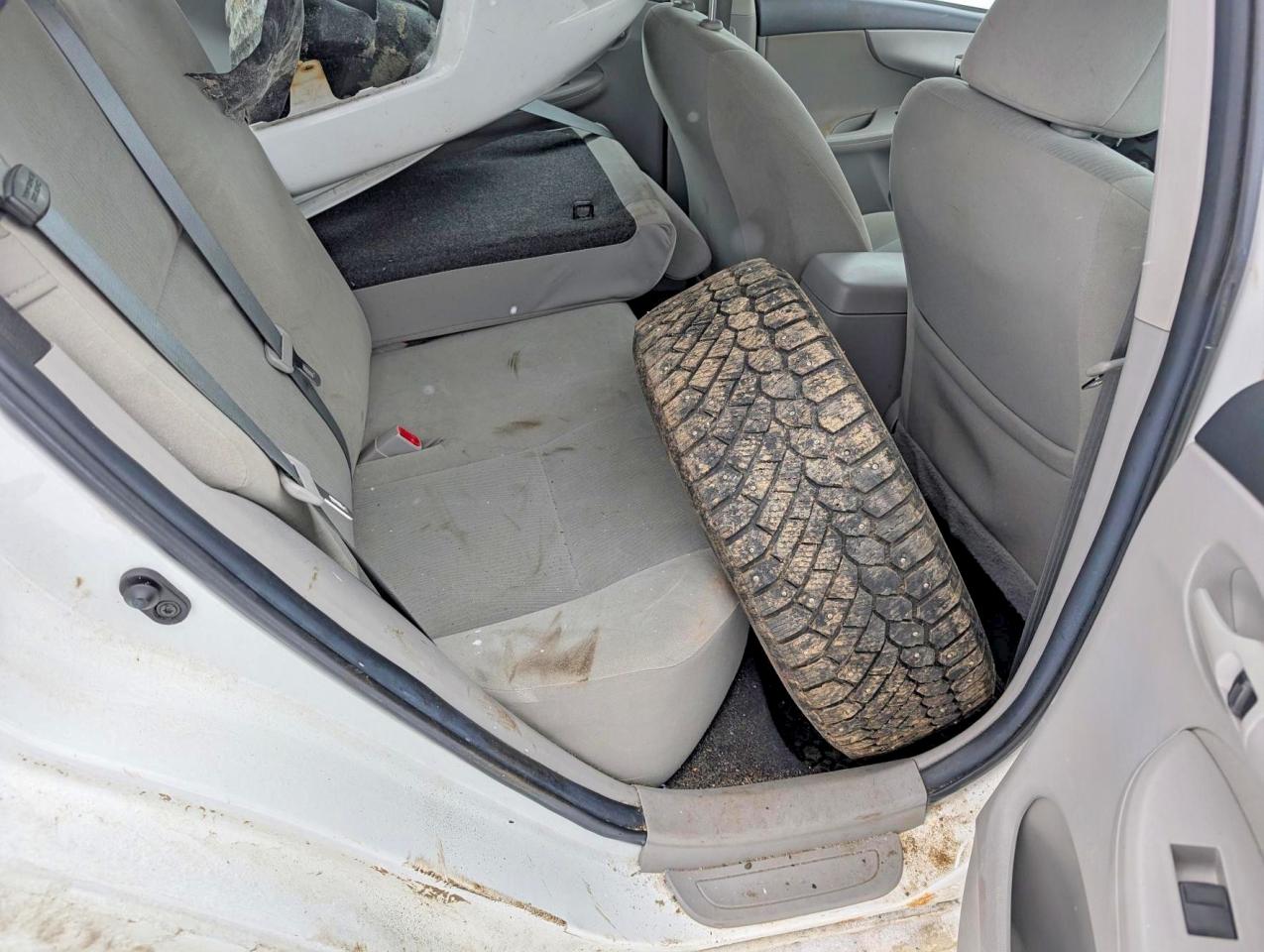 2013 TOYOTA COROLLA L photo 28