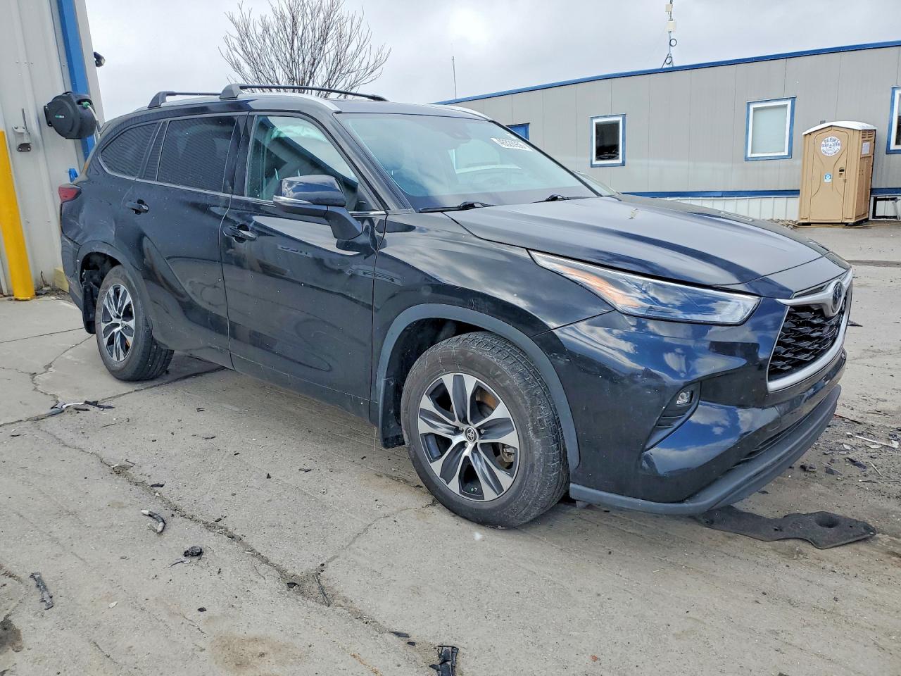 2022 TOYOTA HIGHLANDER XLE photo 7