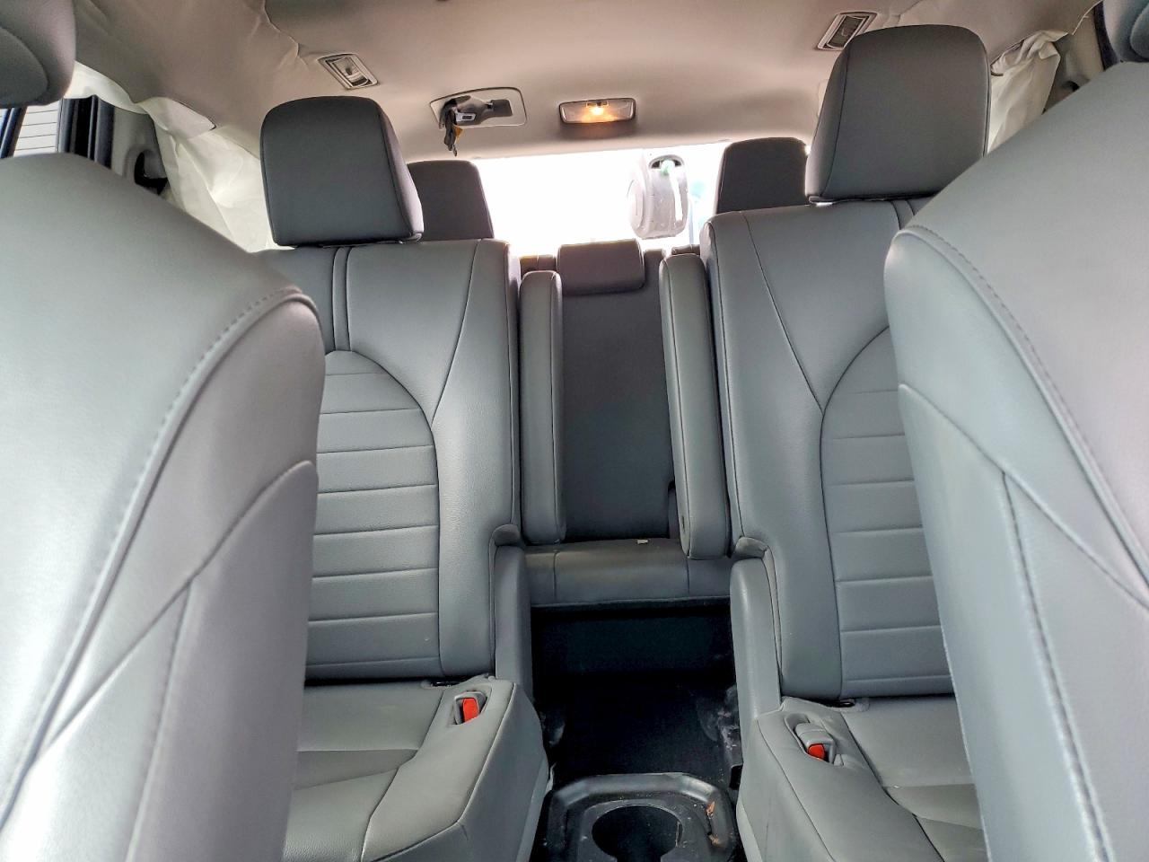 2022 TOYOTA HIGHLANDER XLE photo 19