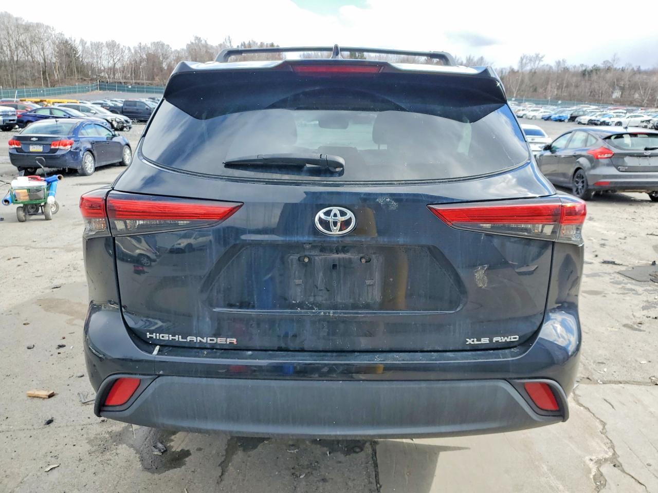 2022 TOYOTA HIGHLANDER XLE photo 11