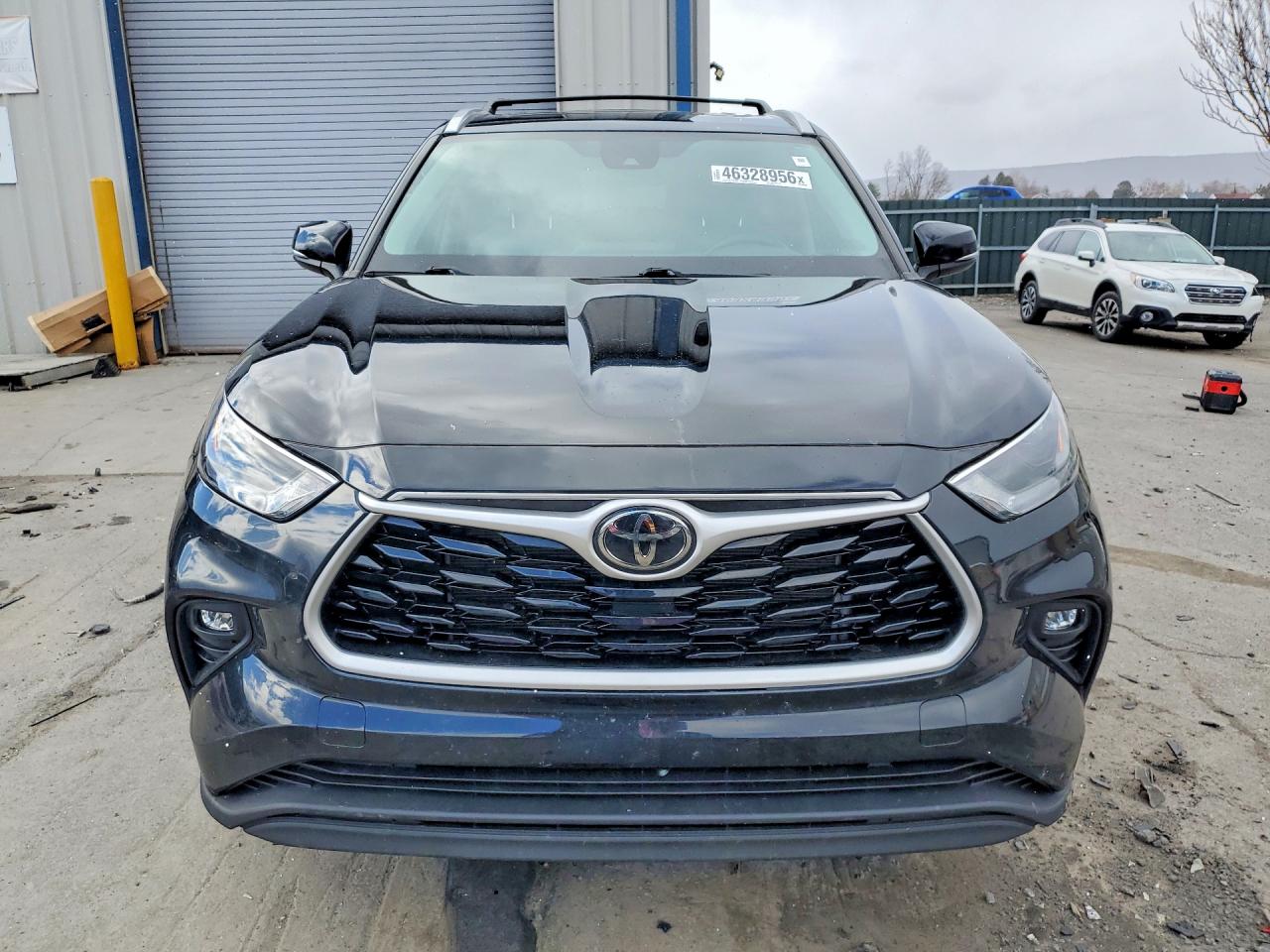 2022 TOYOTA HIGHLANDER XLE photo 9
