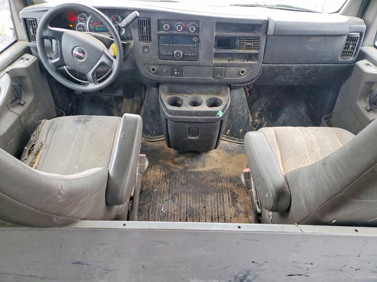 2015 GMC SAVANA G2500 photo 22