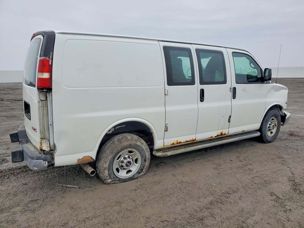 2015 GMC SAVANA G2500 photo 7