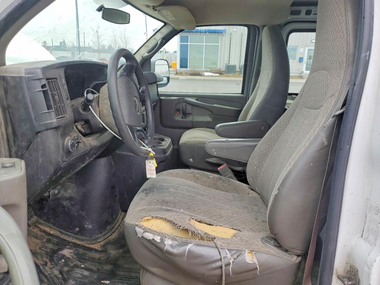 2015 GMC SAVANA G2500 photo 19