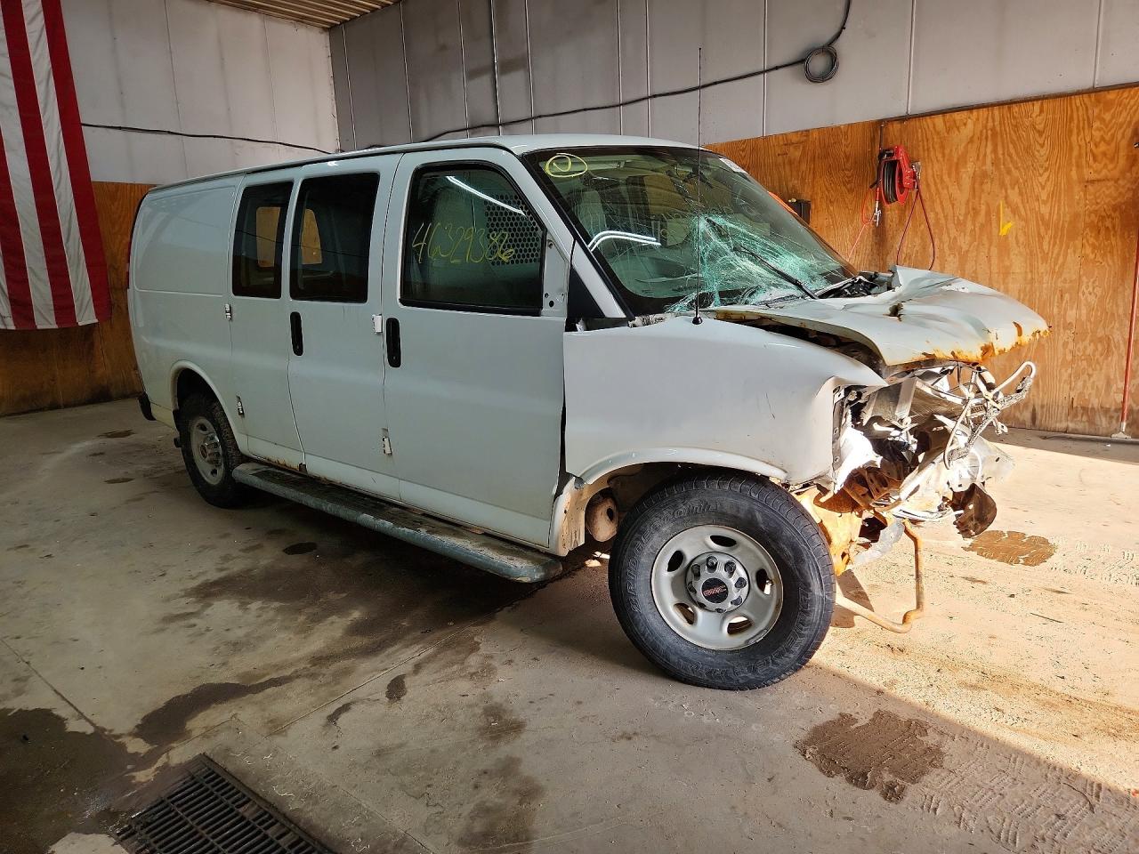 2017 GMC SAVANA G2500 photo 7