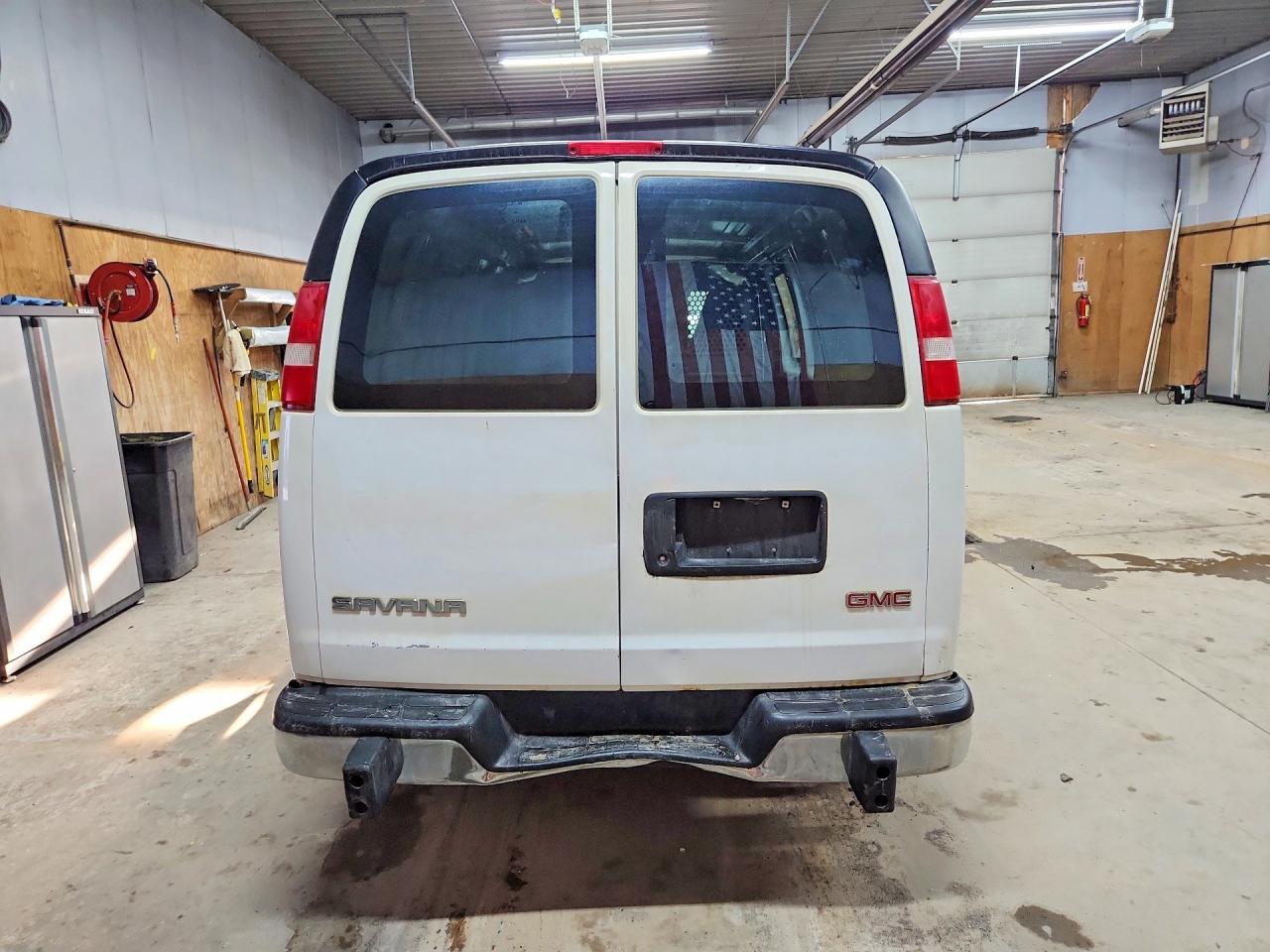 2017 GMC SAVANA G2500 photo 11